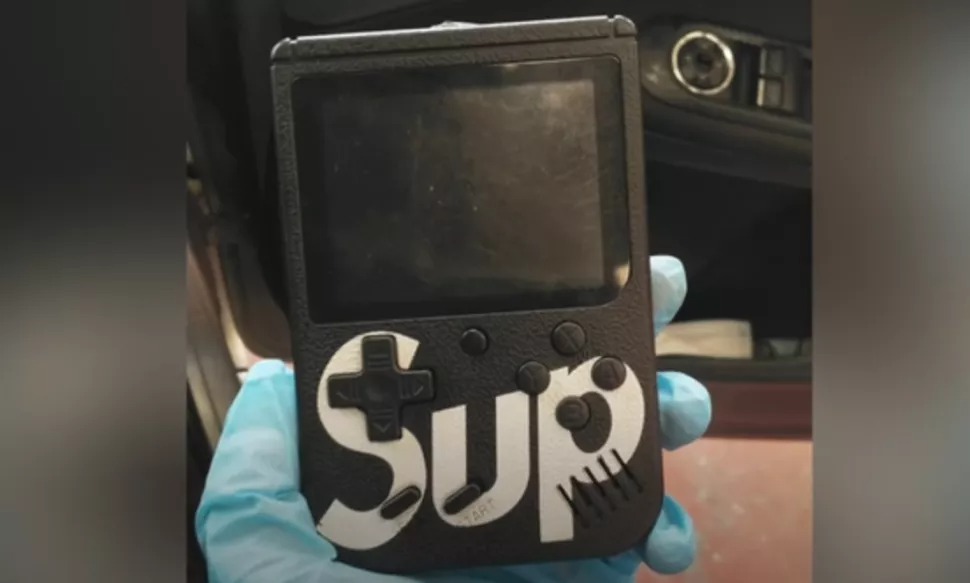 Imagine Joc Popularele console GameBoy, folosite pentru a depana vehicule Peugeot sau Suzuki | 2review.ro