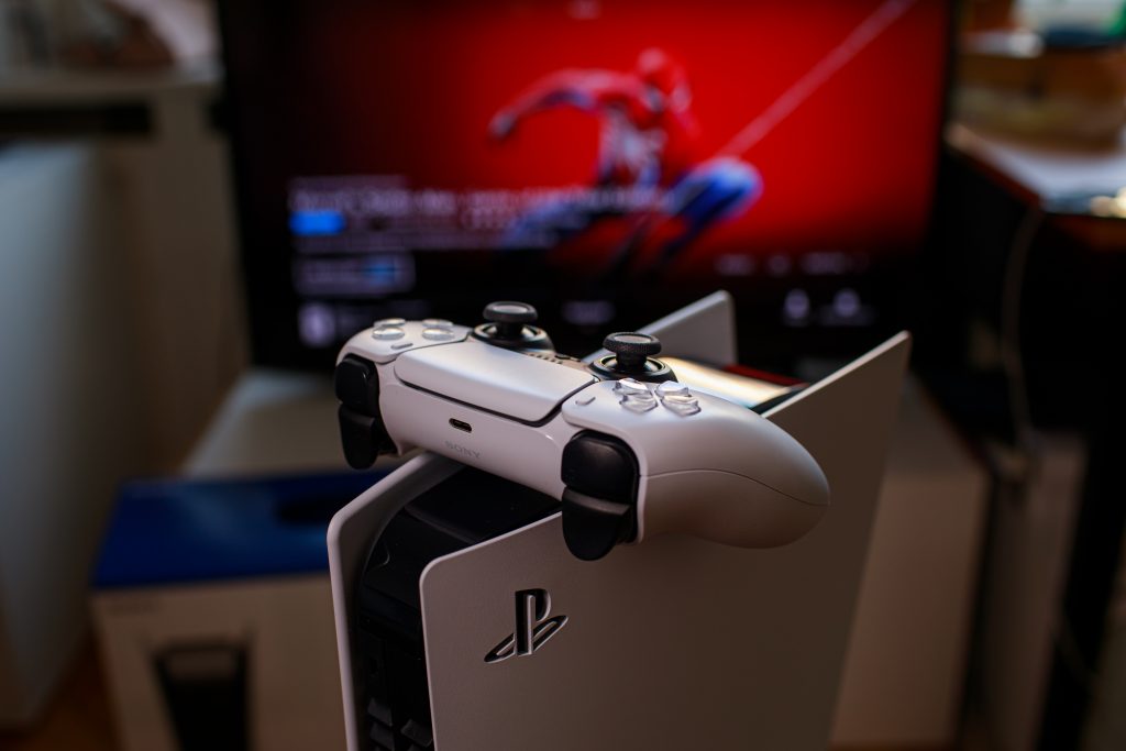 Imagine Joc Sony scumpește PlayStation 5 în Europa. Ce prețuri avem în România | 2review.ro