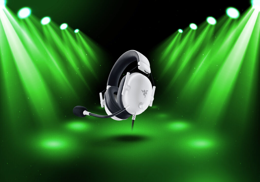 Imagine Joc Căștile Razer Blackshark V2 X, în versiunile pentru PlayStation și pentru Xbox, sunt acum disponibile în nuanțele White și Quartz | 2review.ro