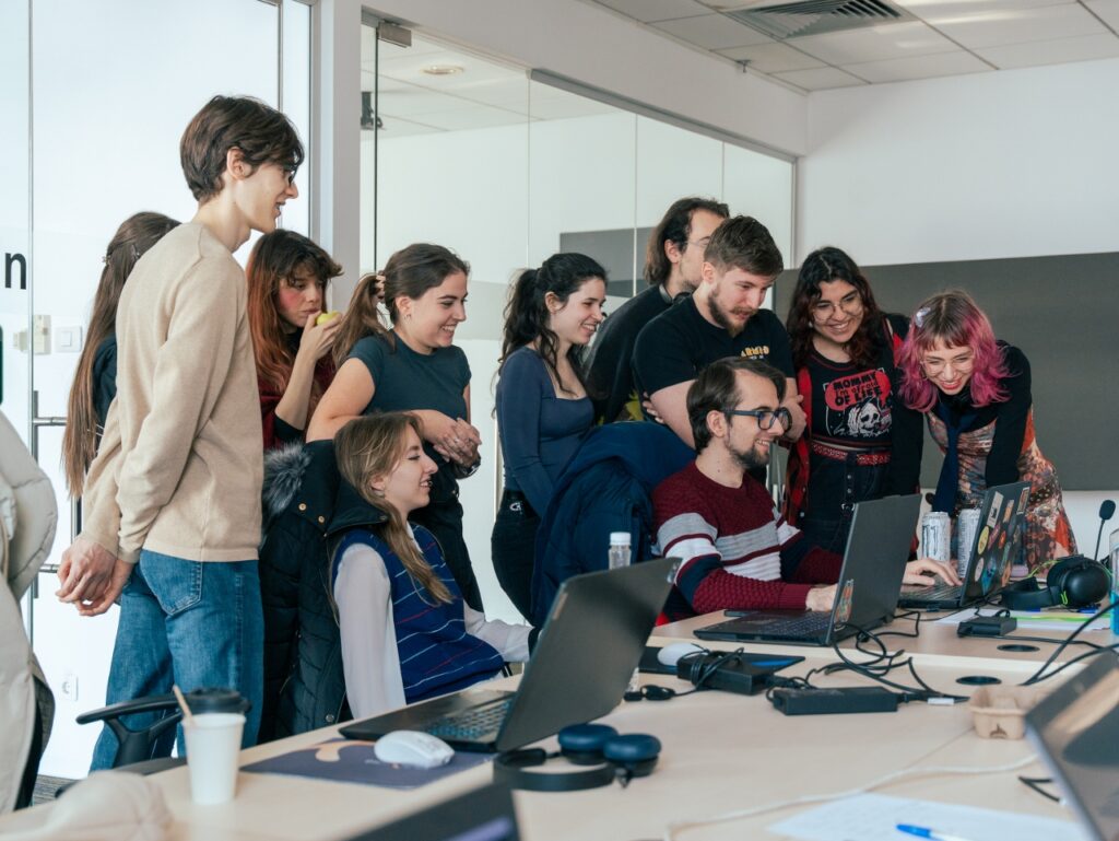 Imagine Joc Pasionații de jocuri video și artă digitală, tot mai doriți de universitățile internaționale. Echo Scool, prezent la East European Comic Con 2025 | 2review.ro