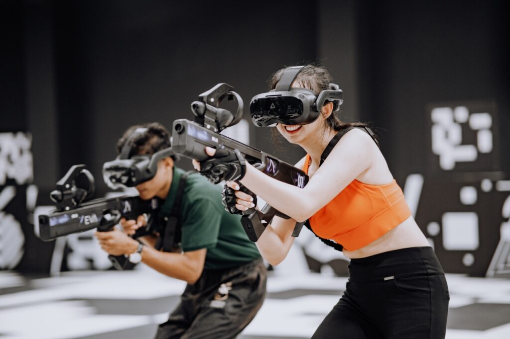 Imagine Joc Prima arenă EVA se inaugurează în București: eSports în realitate virtuală | 2review.ro