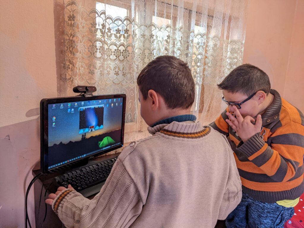 Imagine Joc Ultima ediție Gaming Marathon a anului: sute de copii din medii defavorizate primesc sprijin de la gamerii români | 2review.ro